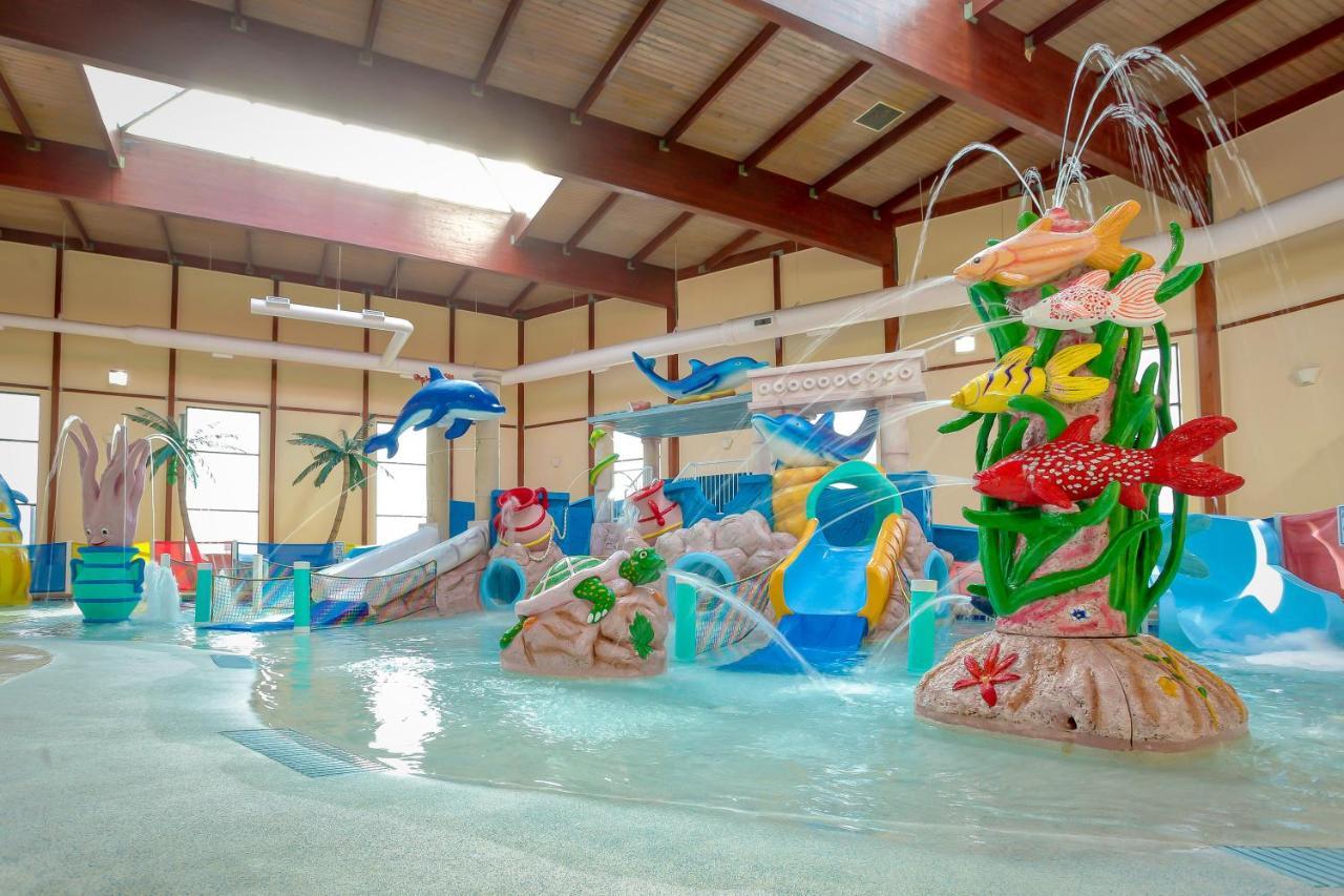 Grand Marquis Waterpark Hotel & Suites Lake Delton Exterior photo